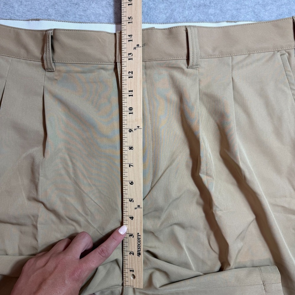 Reebok Golf Mens Pleated Front Performance Golf Shorts Size 44 Tan Khaki Stretch - Picture 9 of 10
